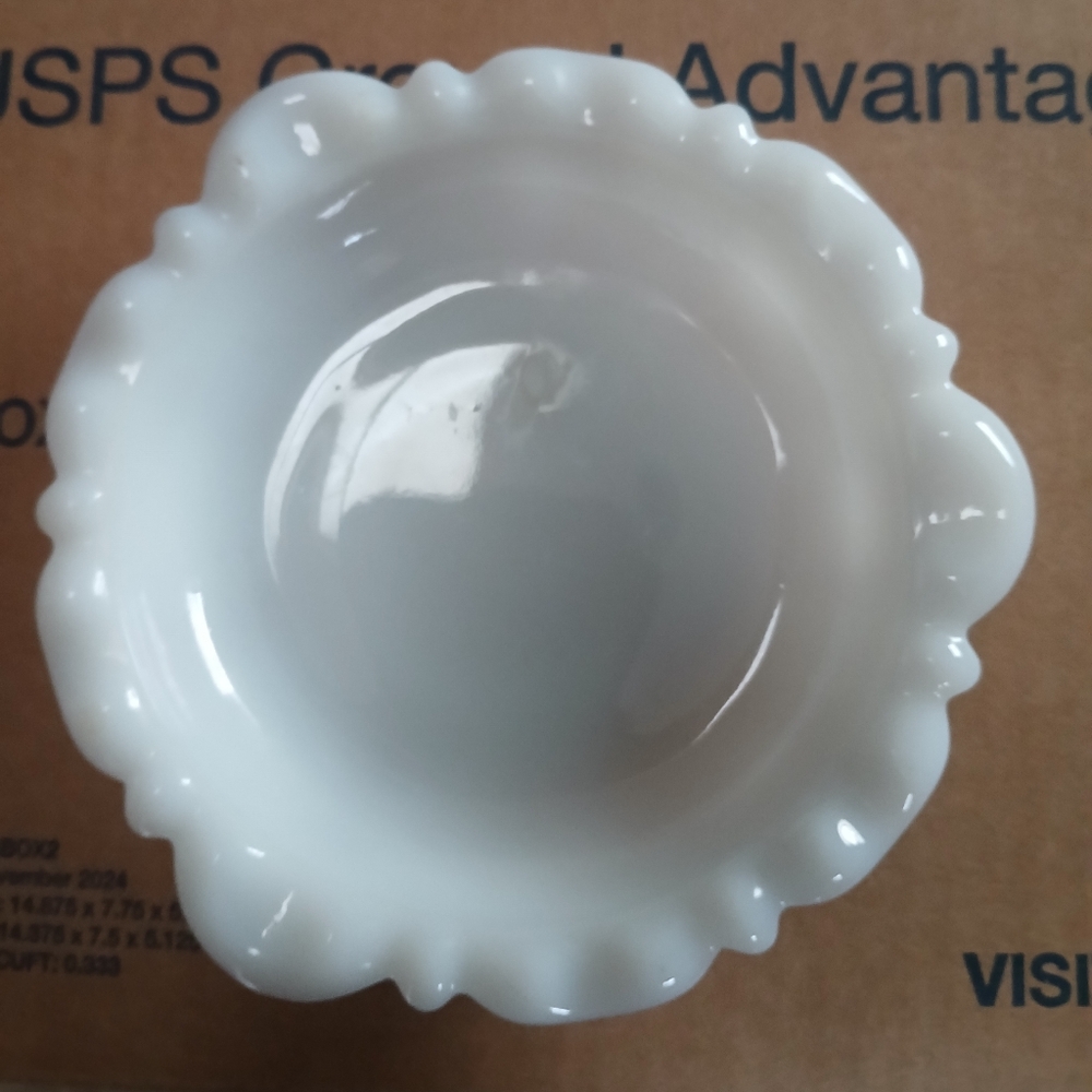 Vintage Anchor Hocking Milk Glass Ashtray 🌸 Trinket Dish 🌸